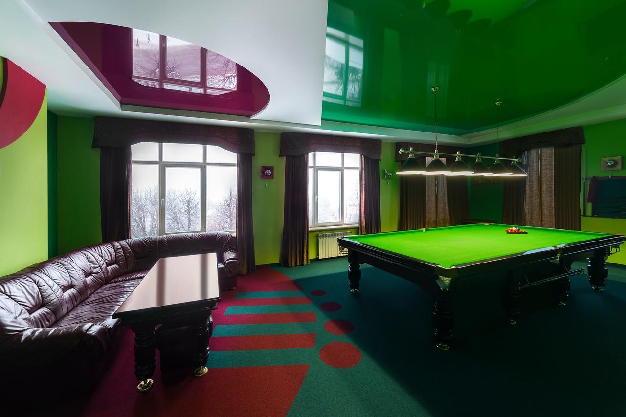 Snooker Hotel Lviv Bagian luar foto